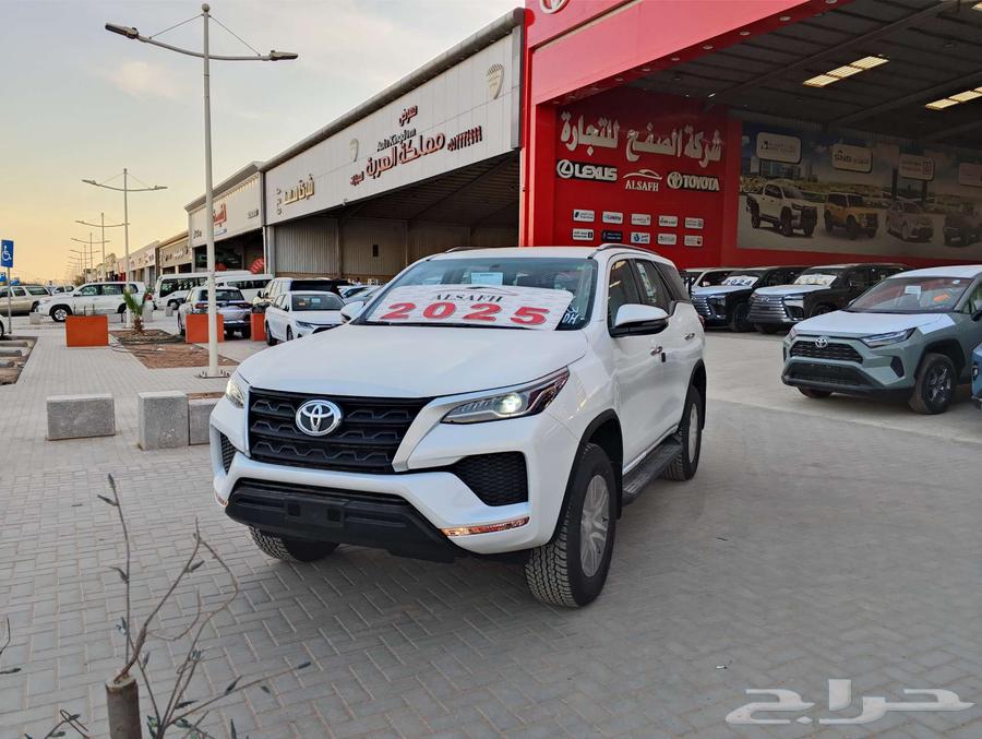 تويوتا فورتشينر GX2 4x4 بنزين موديل 202564375423008515111