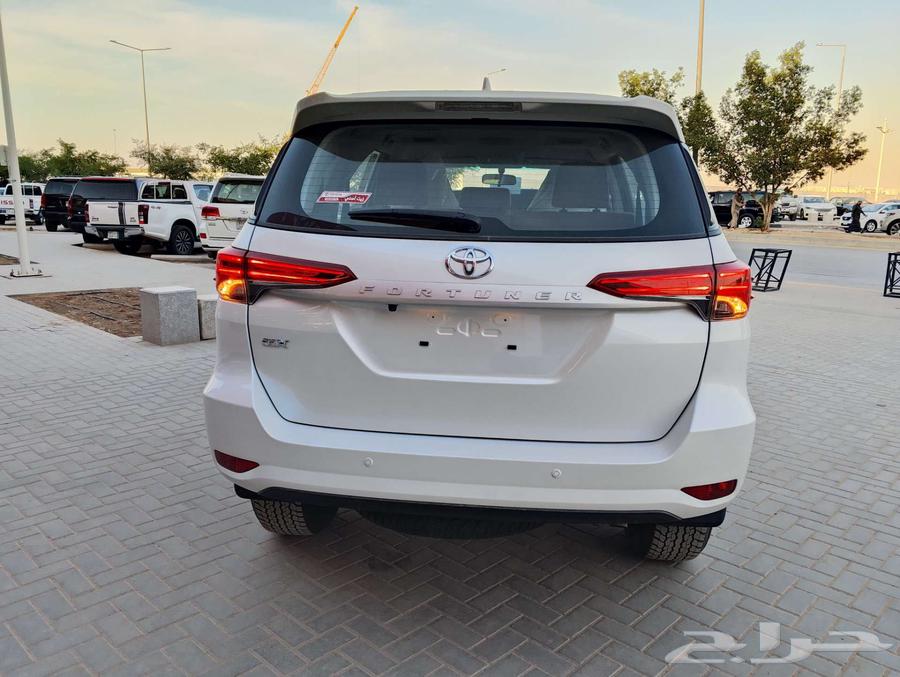 تويوتا فورتشينر GX2 4x4 بنزين موديل 202564375423008515112