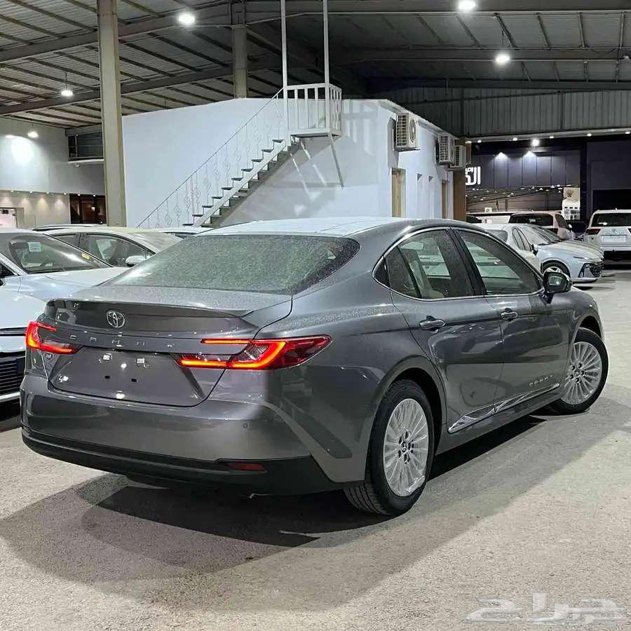 تويوتا كامري LE بنزين 2025 بالنقد والتقسيط تيتانيوم64379925573634111