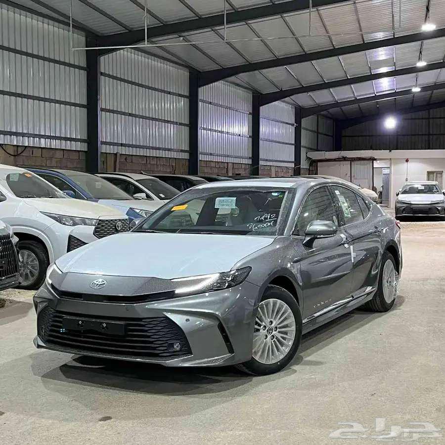 تويوتا كامري LE بنزين 2025 بالنقد والتقسيط تيتانيوم64379925573634110