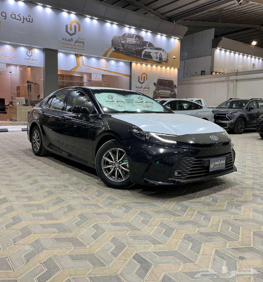عرض خاص تويوتا كامري E بنزين جنوط 2025- سعودي بطاقه جمركيه64380463297537110