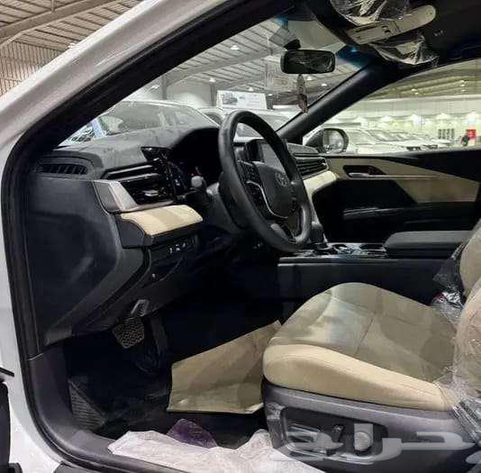 تويوتا كامرى E استندر بنزين 2025 ابيض64387424787587114