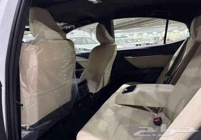 تويوتا كامرى E استندر بنزين 2025 ابيض64387424787587113
