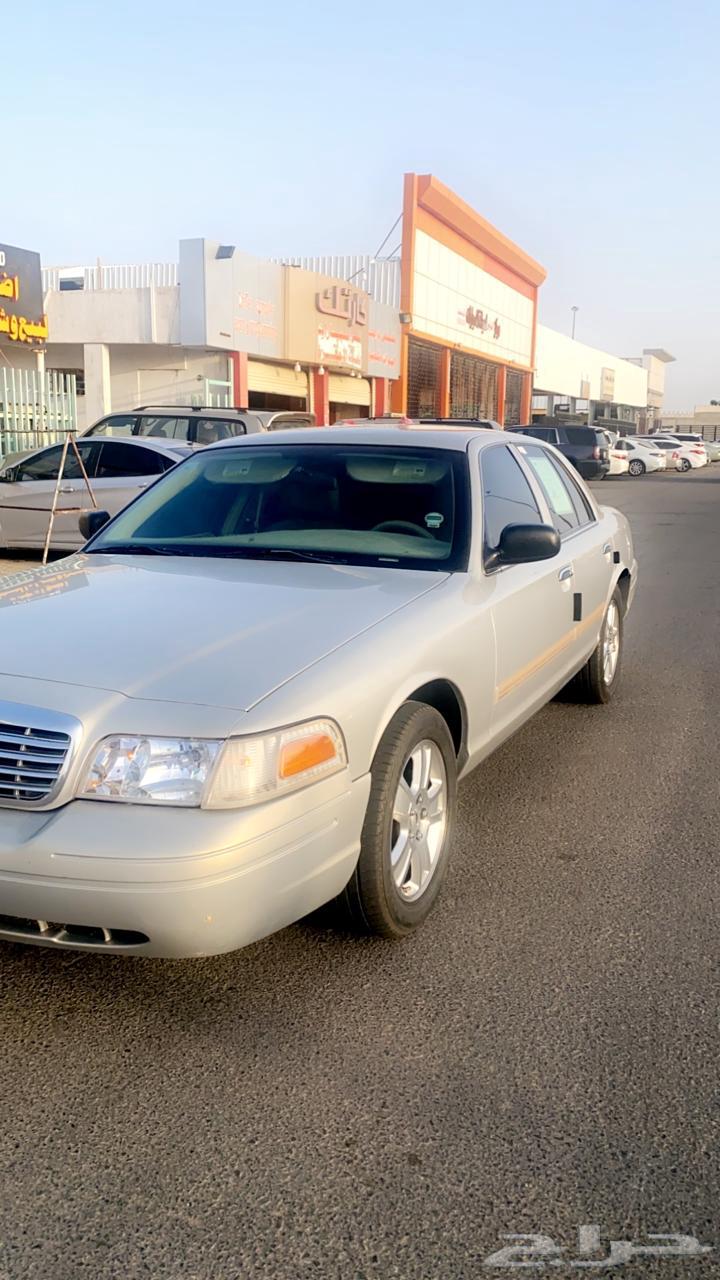 للبيع فورد فكتوريا 201164395158226946110