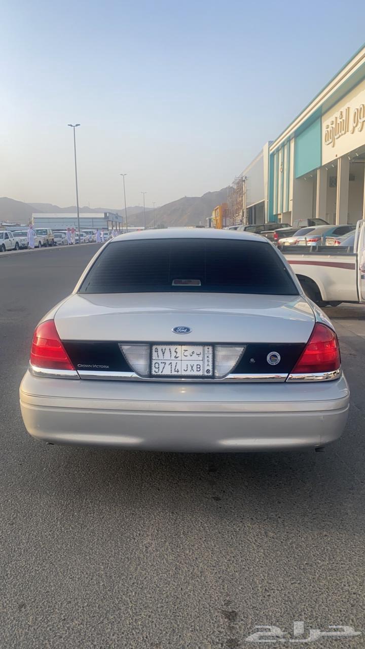 للبيع فورد فكتوريا 201164395158226946112