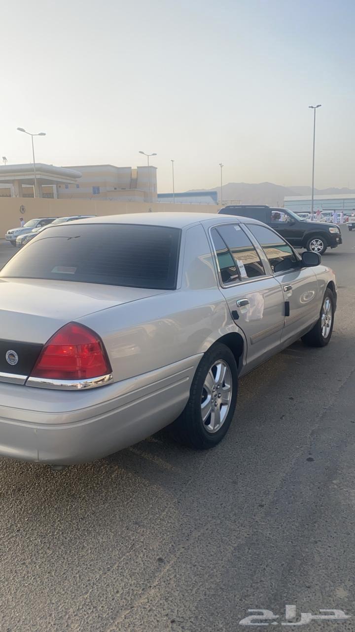 للبيع فورد فكتوريا 201164395158226946113