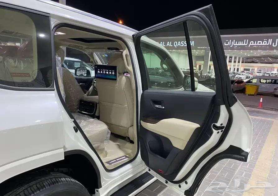 تتوفر فئات اللاندكروزر 2025 اصفار لمبيعات البنك بربح 0.3564393956700674113