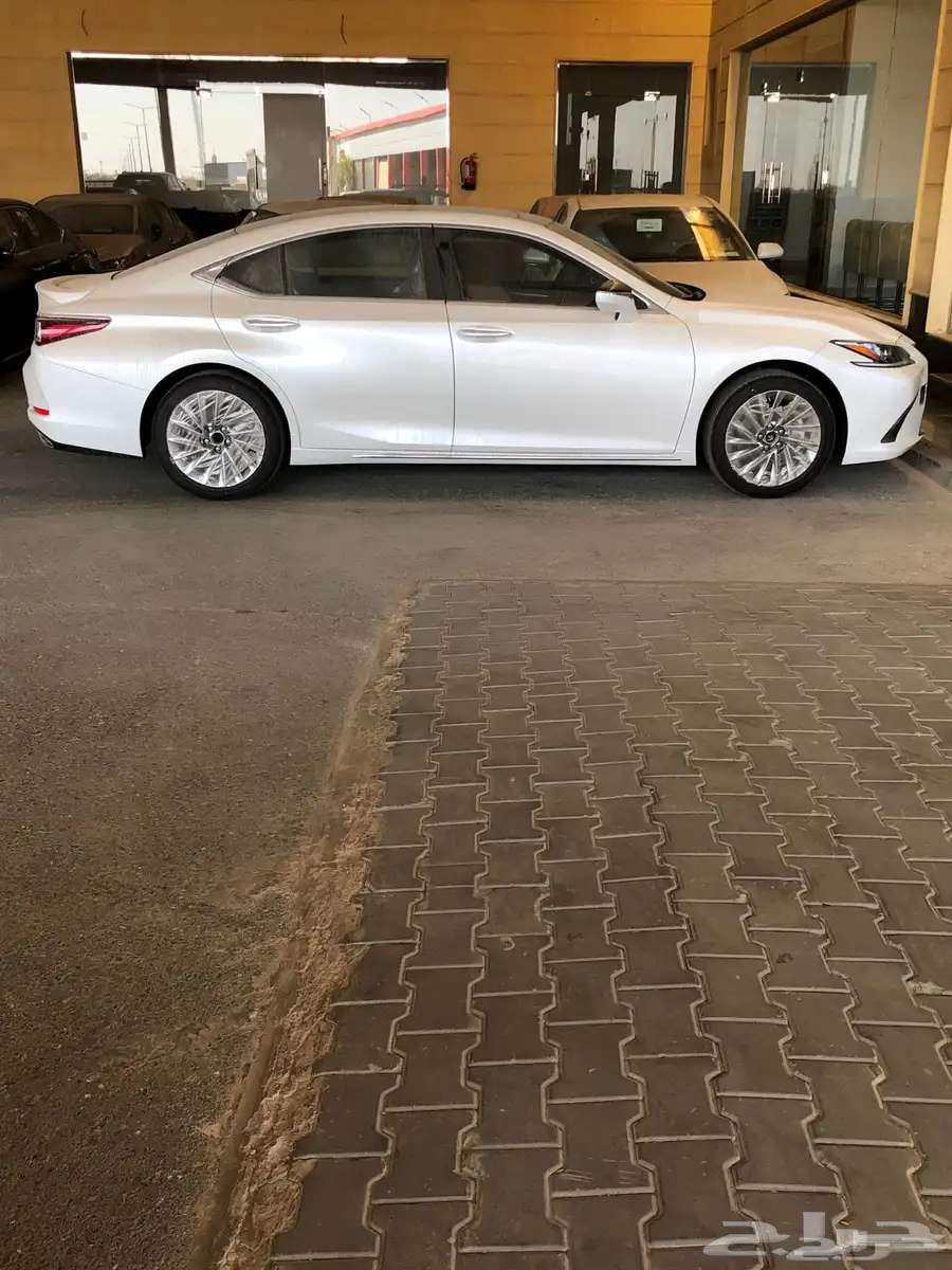 لكزس ES 350 فئه CC بريمي موديل 2025 متوفر لدى الحسن64386905906561113