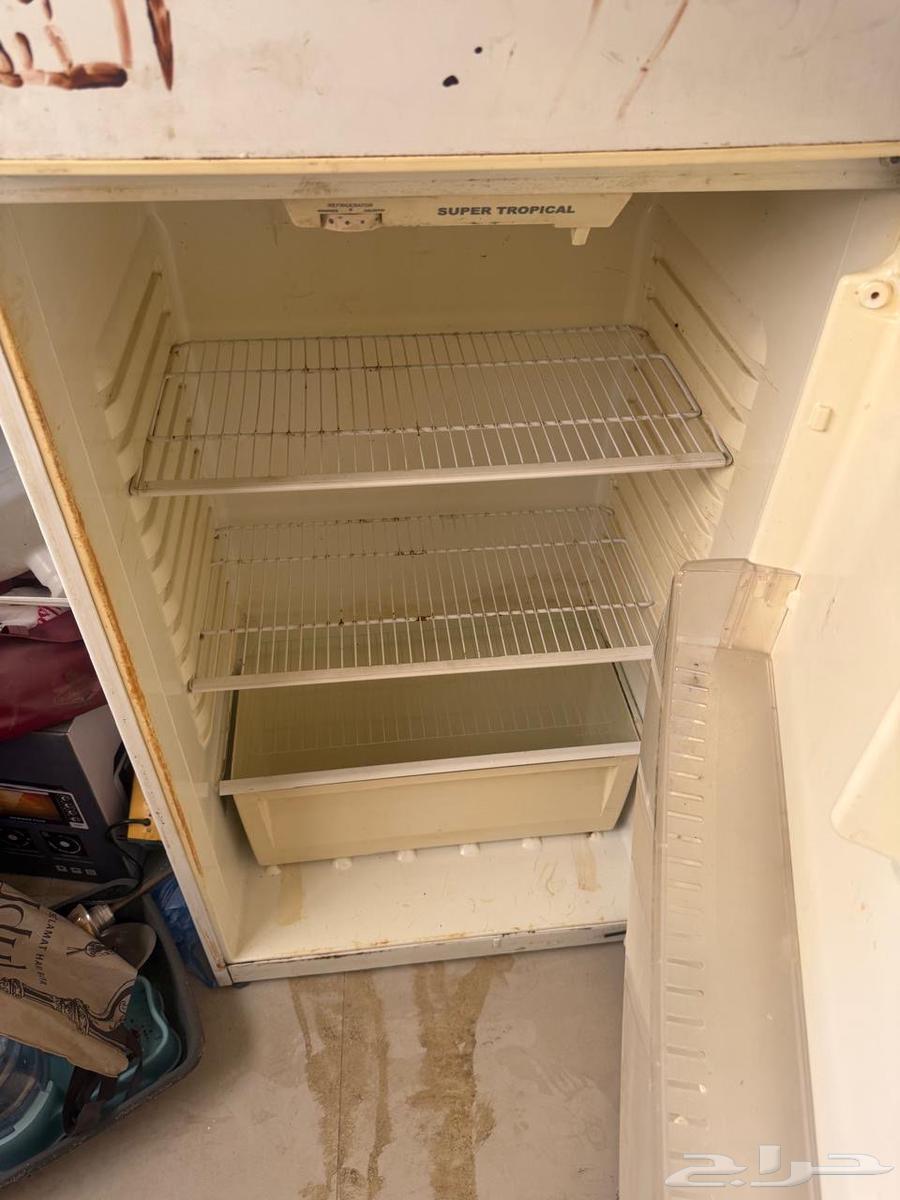 A broken refrigerator that can be repaired64185074073986111