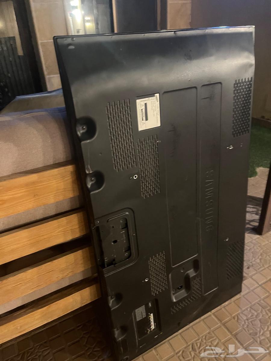 Two dismantled screens64187532055427111