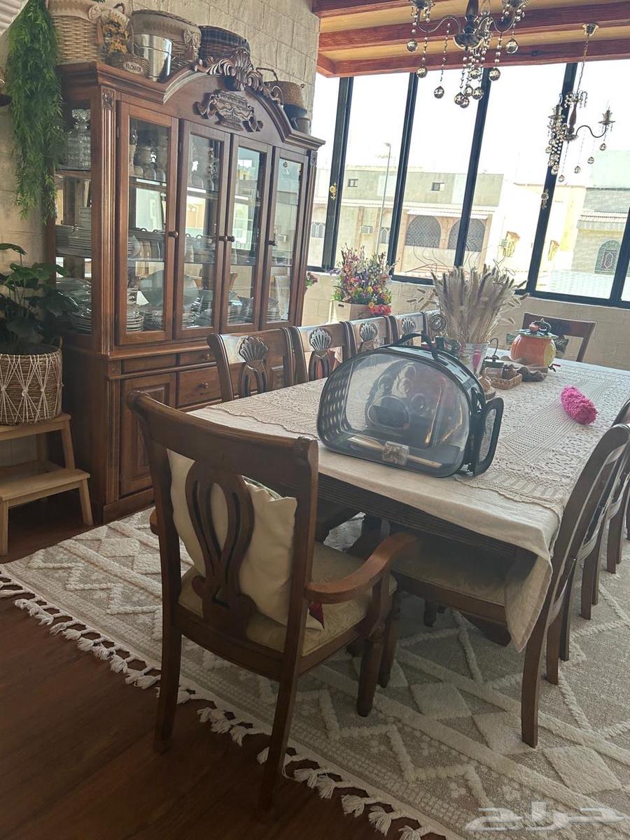 طاولة طعام ماليزي مع دواليب عبايات وجزم64197477383809113