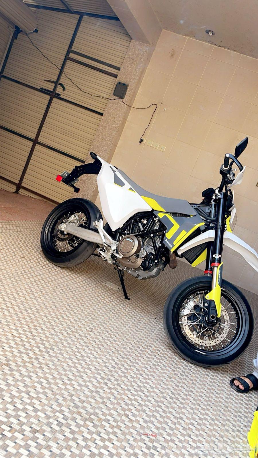 دراجة Husqvarna 701 2020 ماشي 10 الف ميل64386794470531111