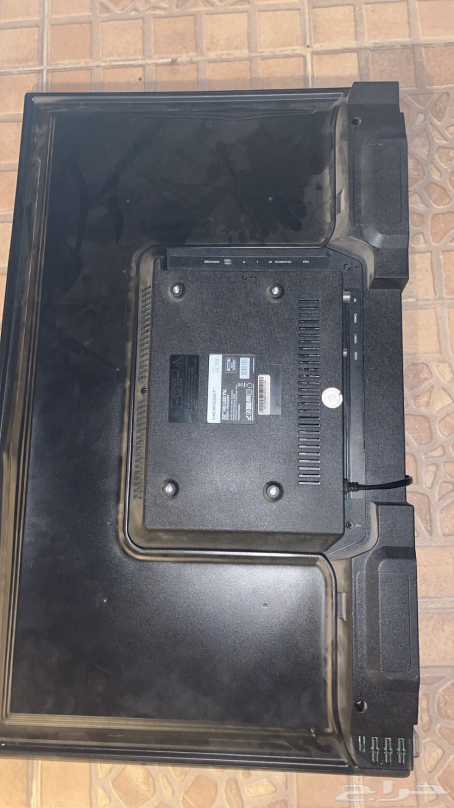 Two dismantled screens64187532055427113