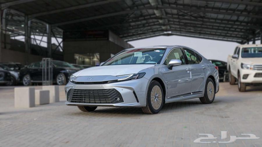 تويوتا كامري نص فل بنزين 2025 لون فضي كاش64388287689858111
