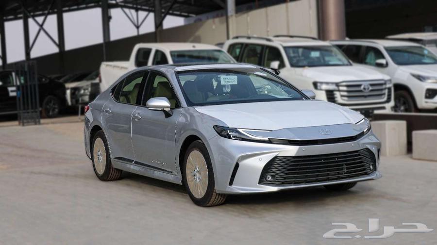 تويوتا كامري نص فل بنزين 2025 لون فضي كاش64388287689858113