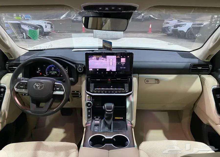 تتوفر فئات اللاندكروزر 2025 اصفار لمبيعات البنك بربح 0.3564393956700674112