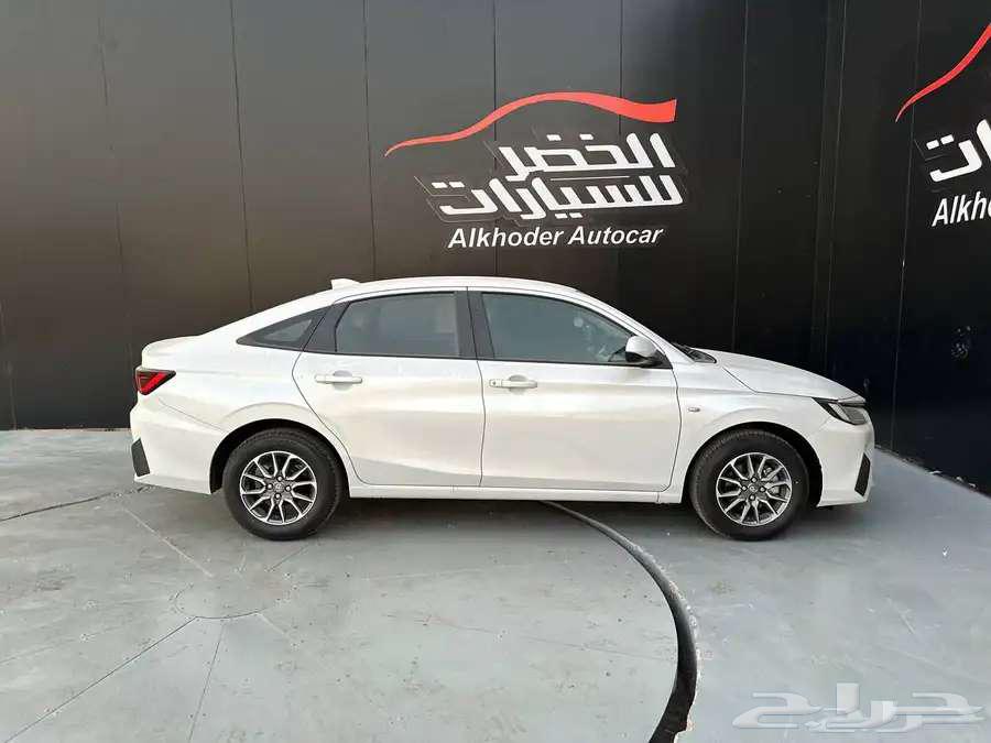 تويوتا يارس y استاندر 2026 ابيض و رمادي64387481257985113