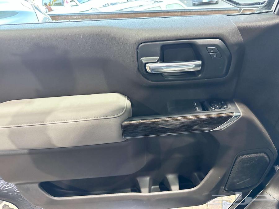 جي ام سي سييرا 2025 SLE جديد رمادي غامق64387676215425113