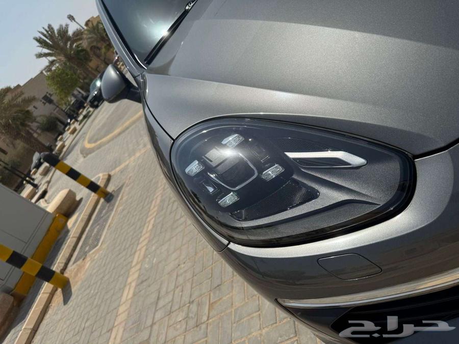 Porsche Cayenne 2016 Porsche Cayenne (Excellent Condition and Special Specifications)64389196850178112