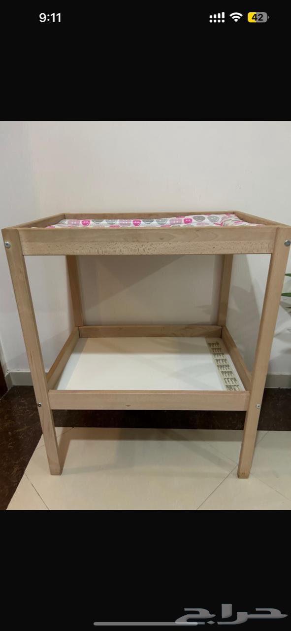 طاولة غيار ايكيا للرضع شبه جديدة64223153233027111