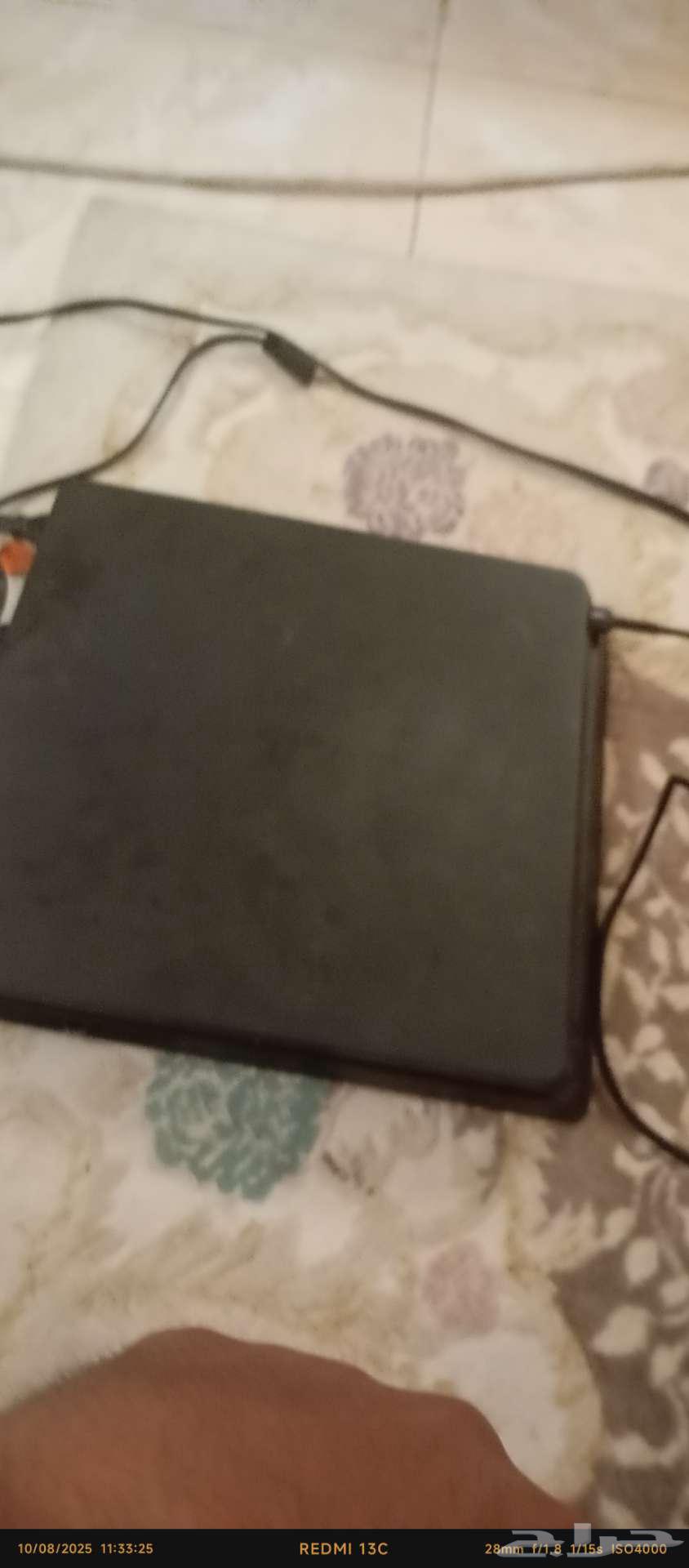 بلاي ستيشن 4 نظيف بحاله الوكاله مع يده64238697757187111