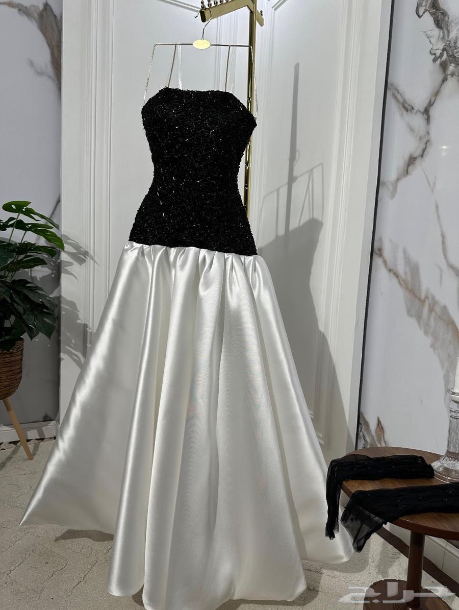 فستان ابيض بصدر كرستال اسود64231319129601111