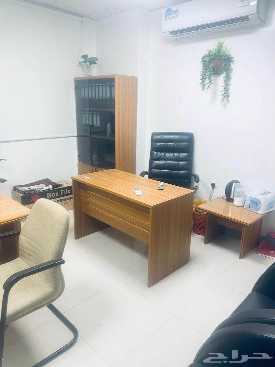 مكتب إداري مع مكتبه و 3 كرسي انتظار64216611661185110
