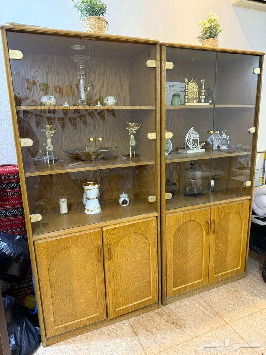 دولاب عرض خشب مع إنارة   نظيف جدا  Wooden Display Cabinet64223978465283112