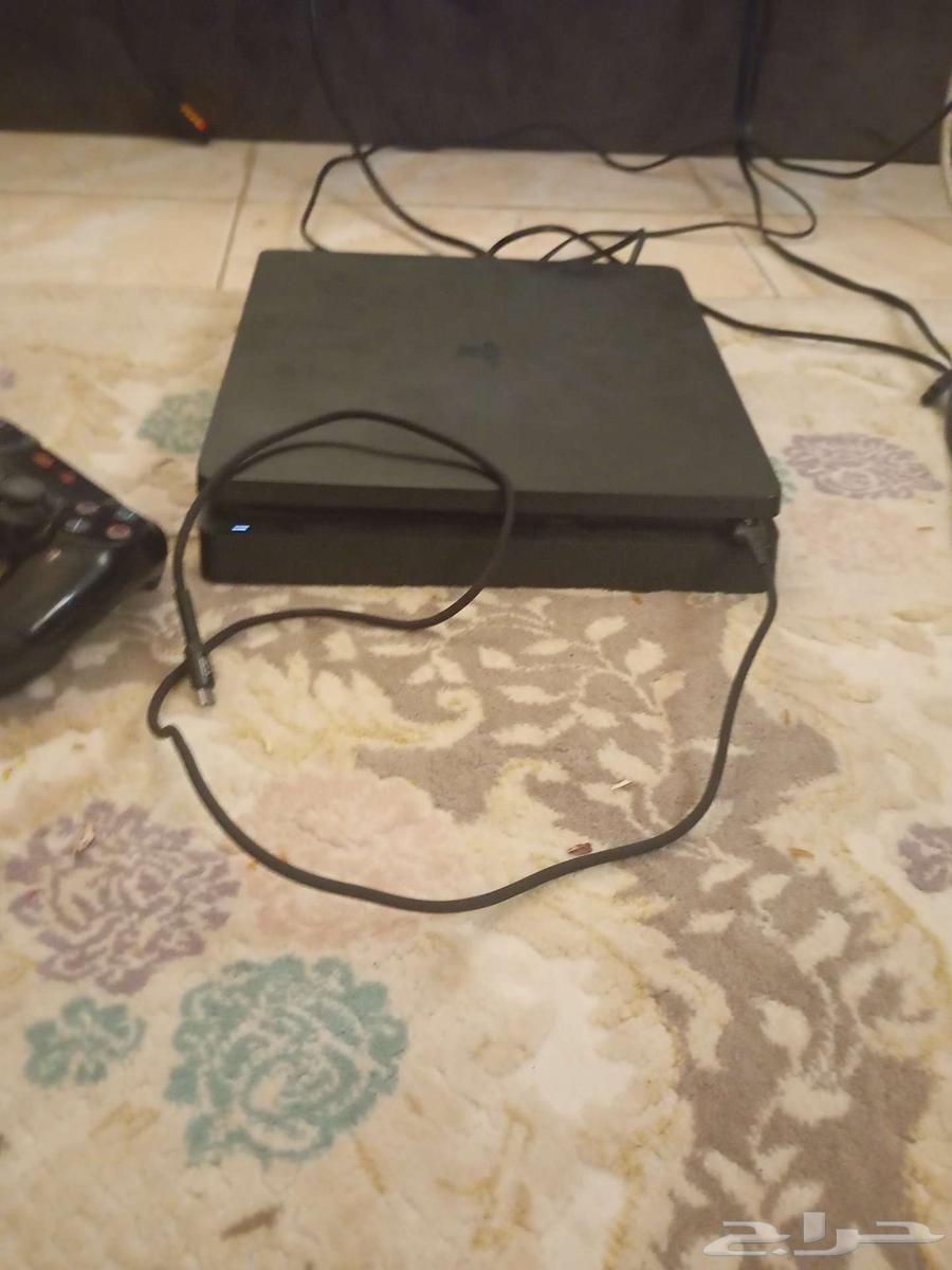 بلاي ستيشن 4 نظيف بحاله الوكاله مع يده64238697757187113