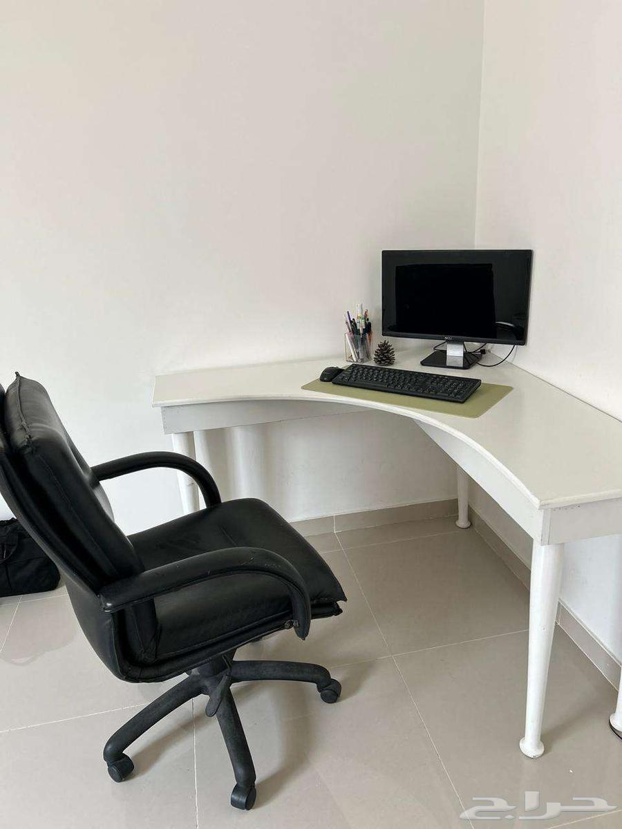 مكتب زاوية خشبي و كرسي للبيع64227858128386111