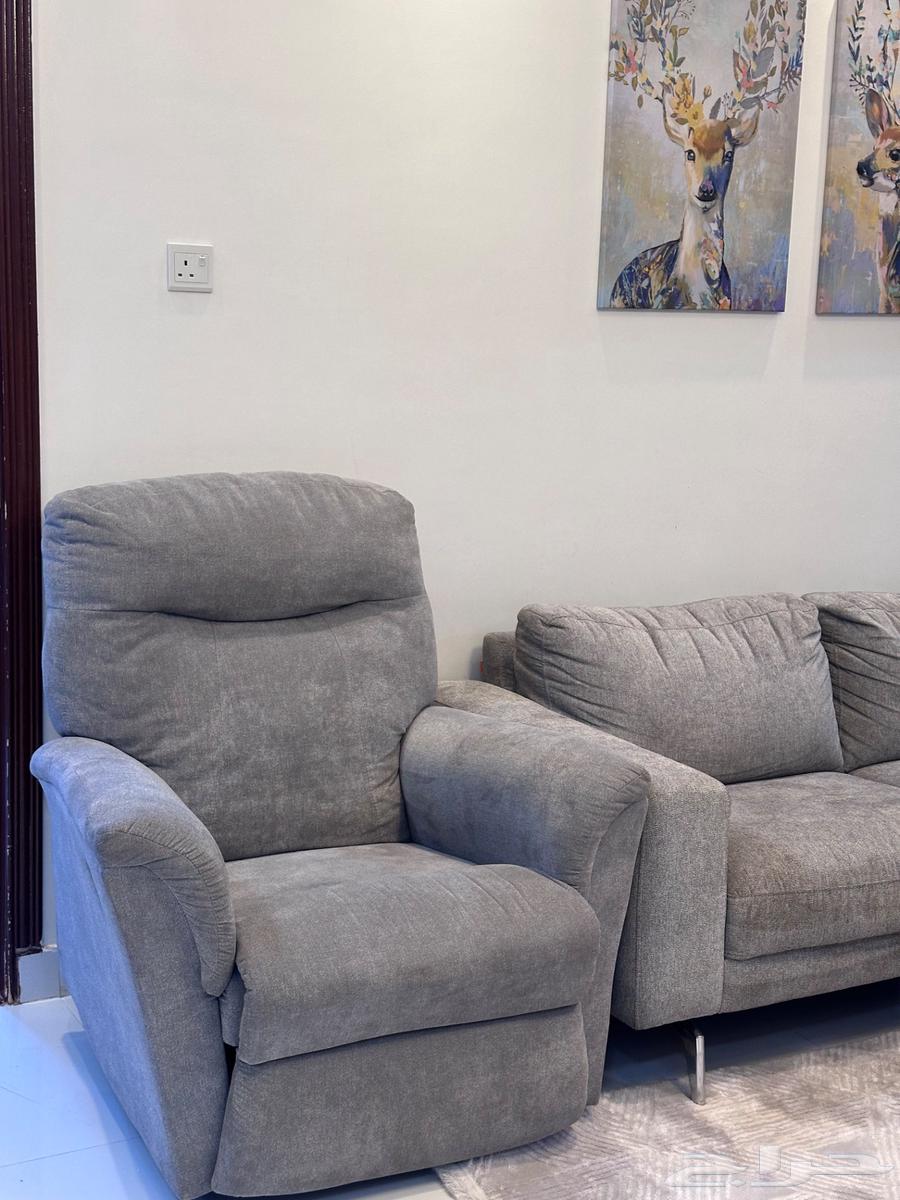 للبيع طقم كنب كامل   كرسي راحة   طاولة وسط64231319196803113