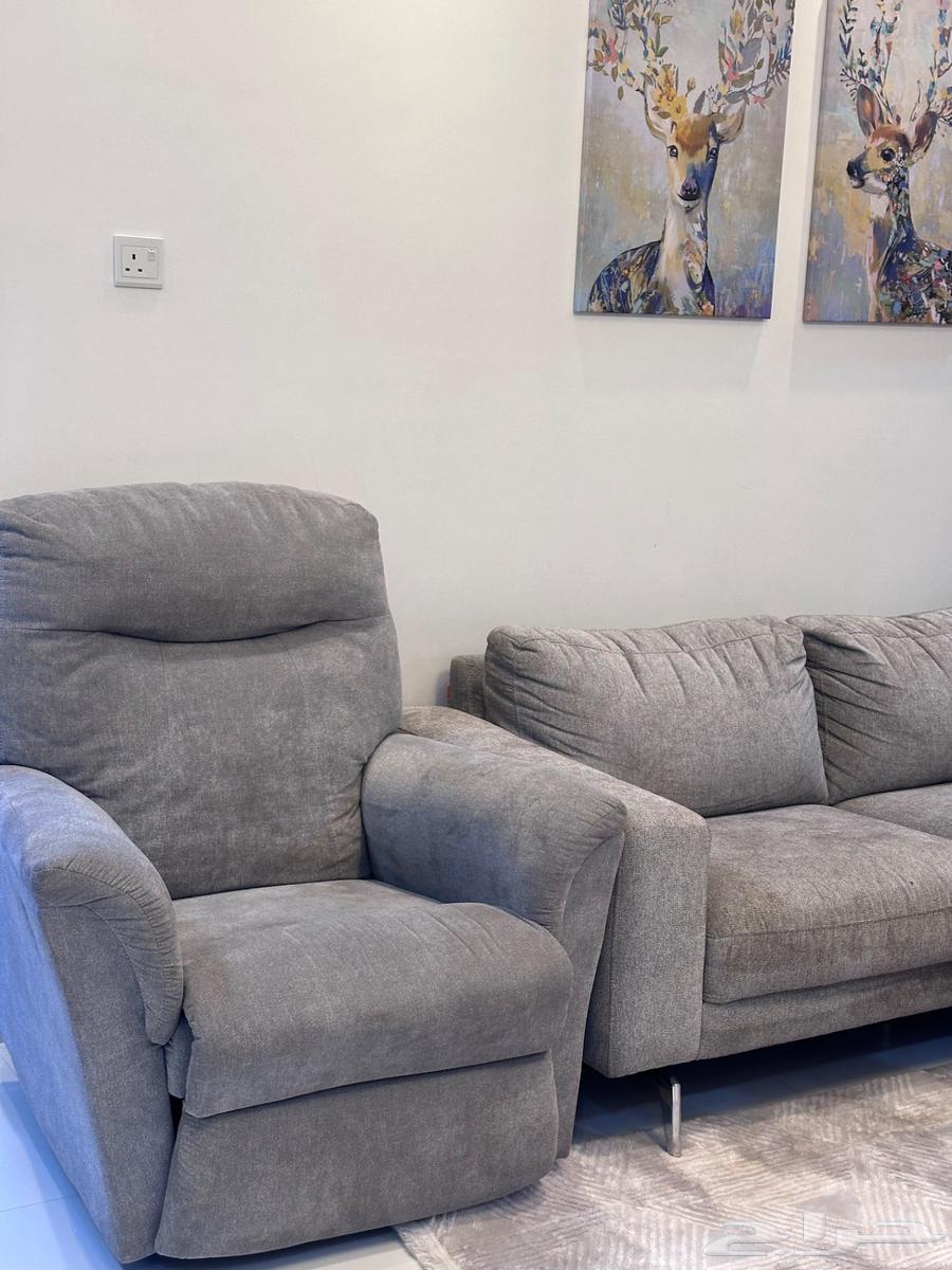 للبيع طقم كنب كامل   كرسي راحة   طاولة وسط64231319196803114