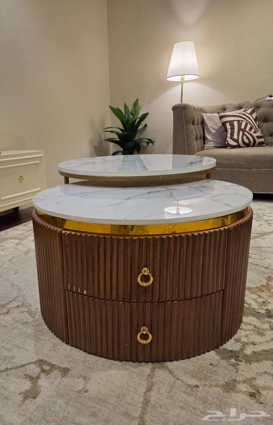 للبيع طاوله64231476823041111