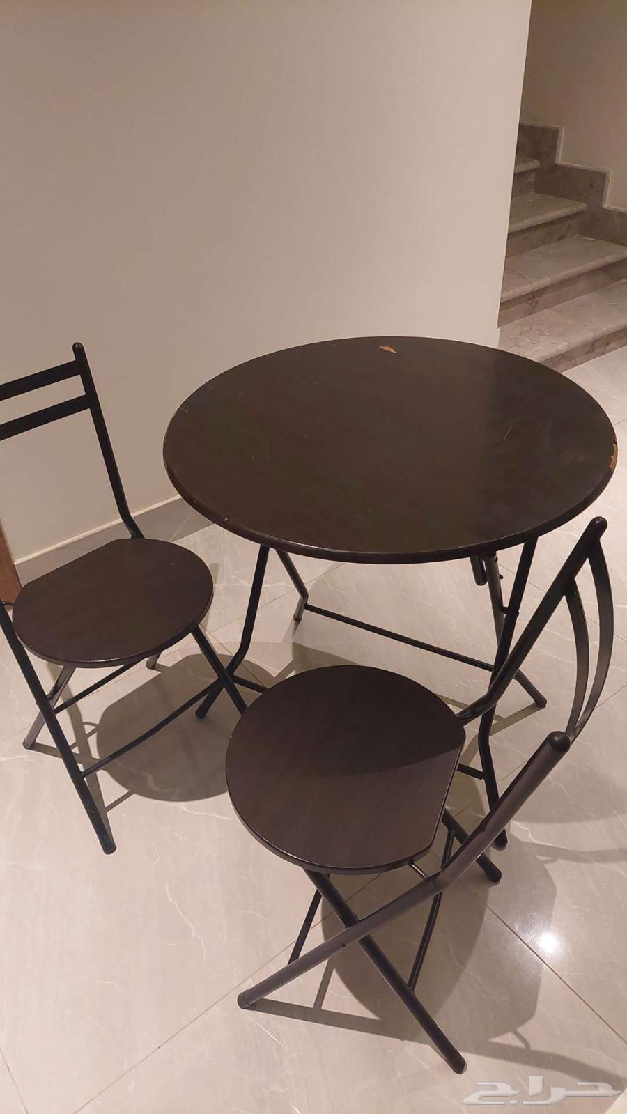 لوحات وطاولة طعام صغيره ومراية واضاءة اطفال ايكيا للبيع64218790793089111