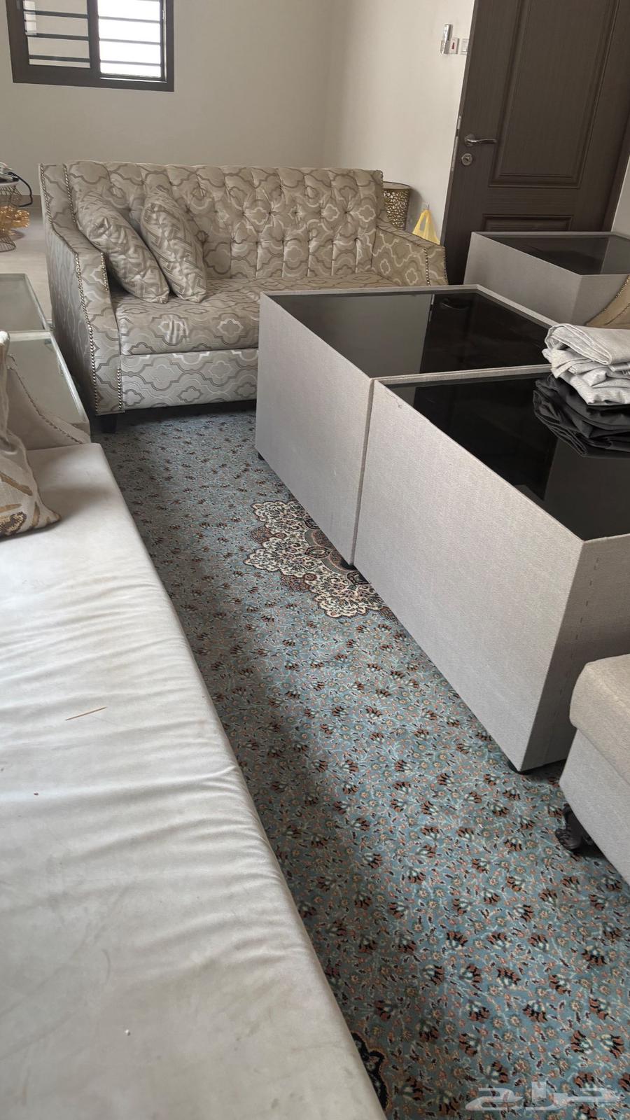 Beige sofa with six tables64213380312705114