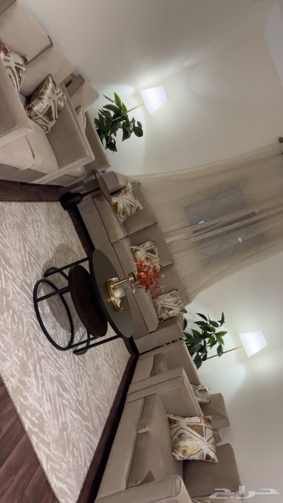 كنب امريكي يكفي تسع اشخاص استخدام نظيف جدا64216611555458112