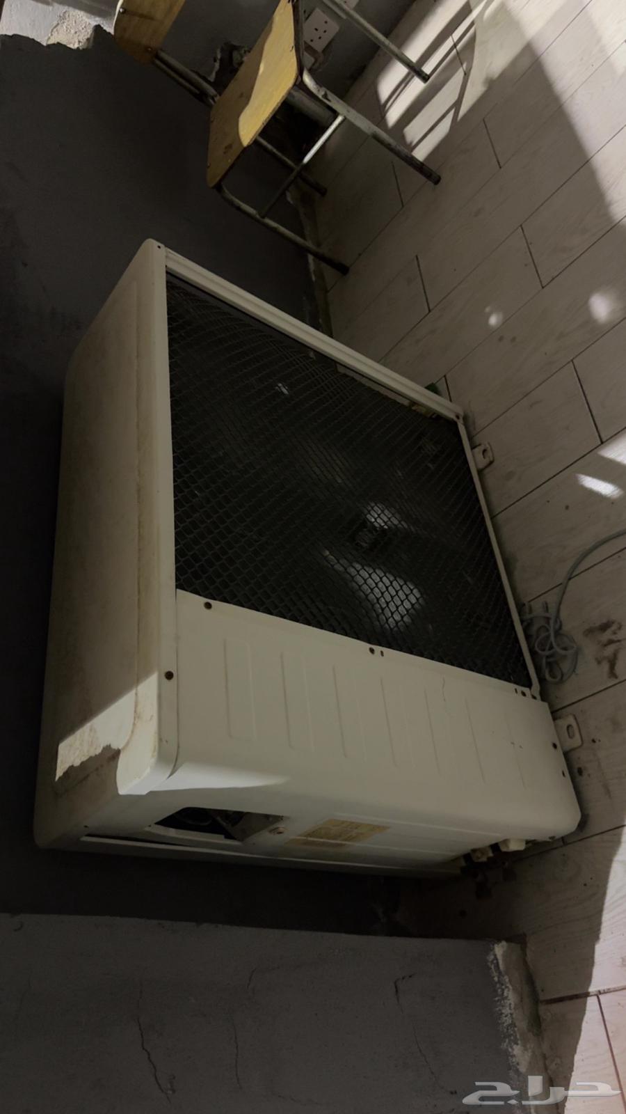 2 split air conditioners64228748031106110