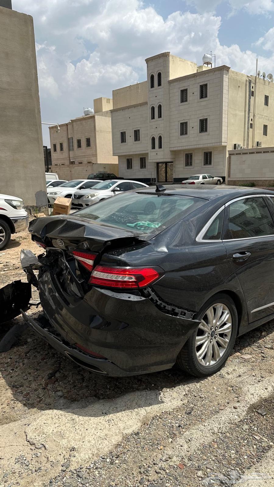 فورد تورس 2022 امبيانتي مصدوم على حالته64408357520001114