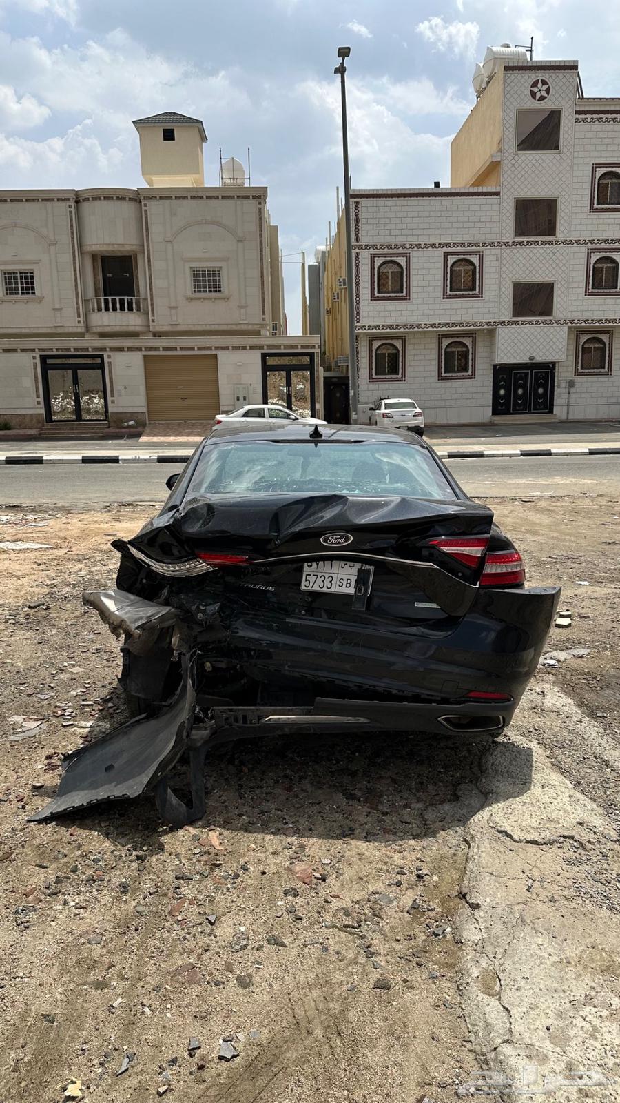 فورد تورس 2022 امبيانتي مصدوم على حالته64408357520001113