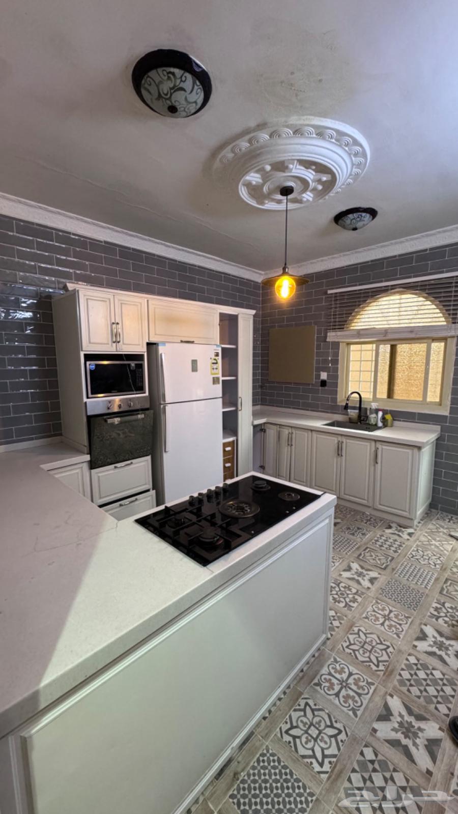 مطبخ للبيع مع الأجهزة مايكرويف بوتغاز وفرن64232183803011112