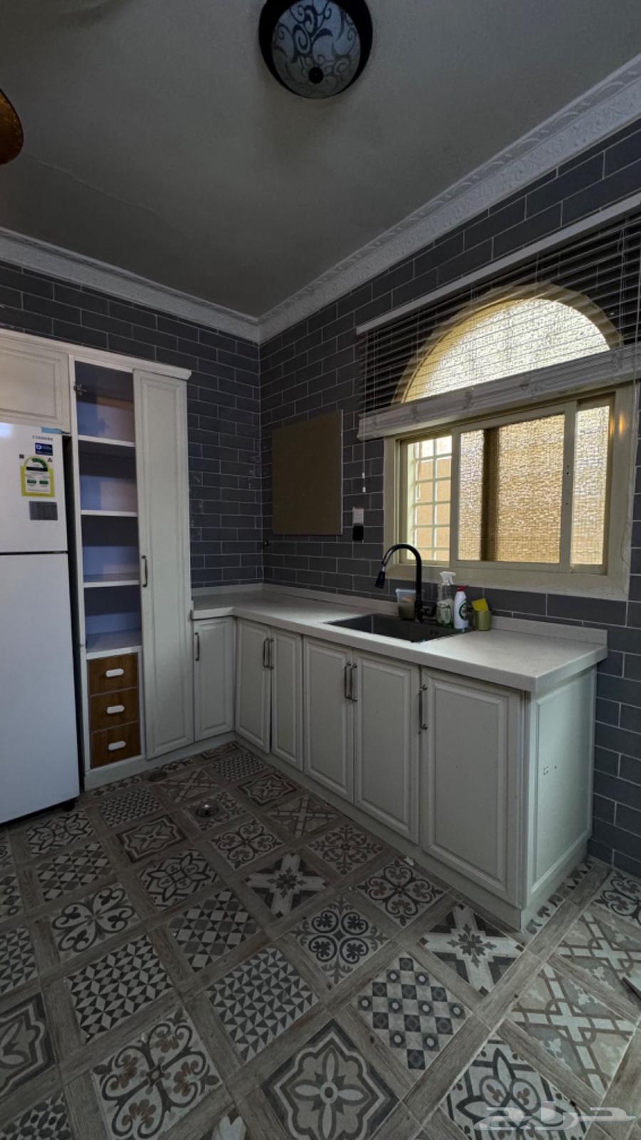 مطبخ للبيع مع الأجهزة مايكرويف بوتغاز وفرن64232183803011113