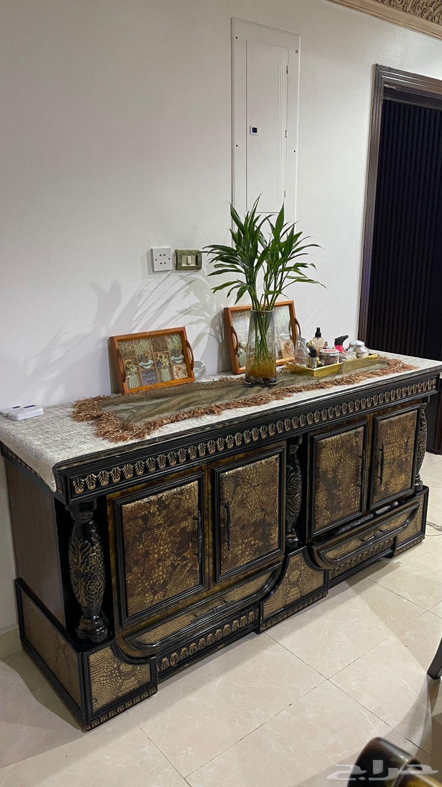 Dining table and buffet64232835512833110