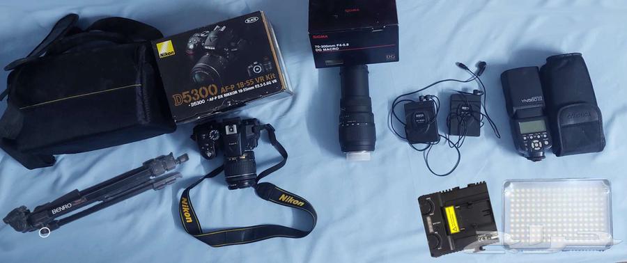 كاميرا نيكون D5300 (حالة ممتازة)64225193891586110