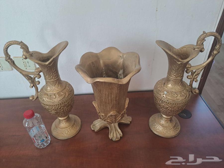 ثلاث تحف فيبر على شكل أواني قديمة بريدة64217075319555111