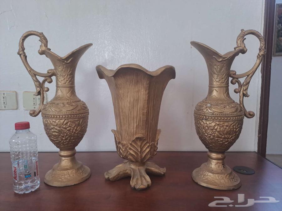 ثلاث تحف فيبر على شكل أواني قديمة بريدة64217075319555110