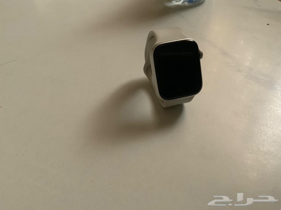 ساعة ابل اصدار 5 مقاس 44 لون فضي نظيفة وبطاريتها ممتازة64220037504771111