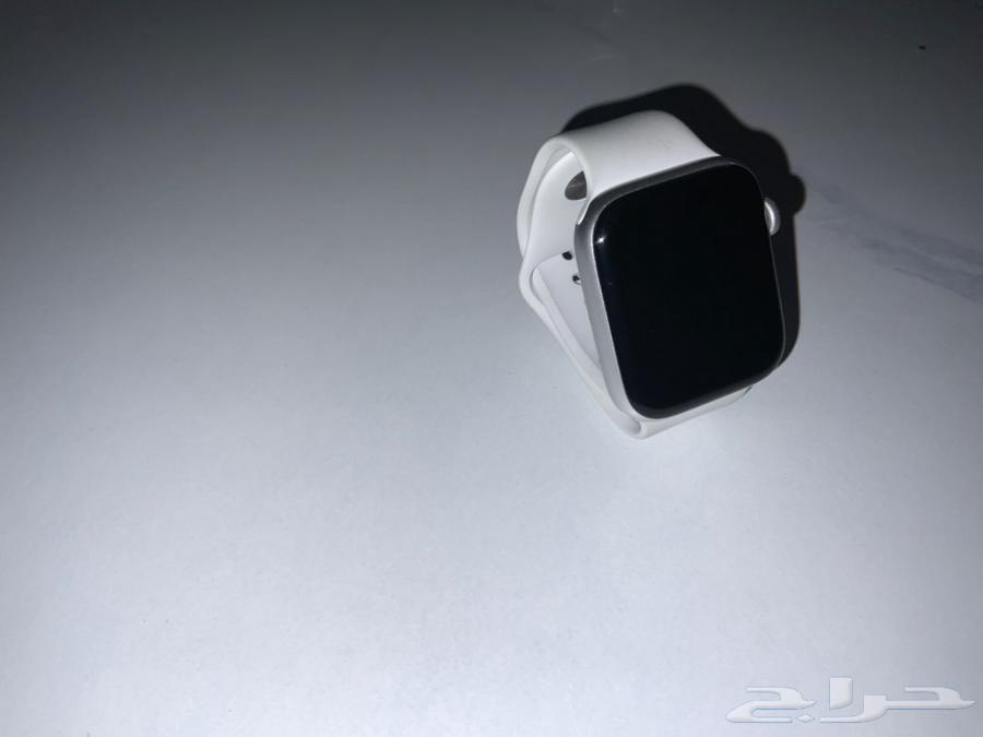 ساعة ابل اصدار 5 مقاس 44 لون فضي نظيفة وبطاريتها ممتازة64220037504771110
