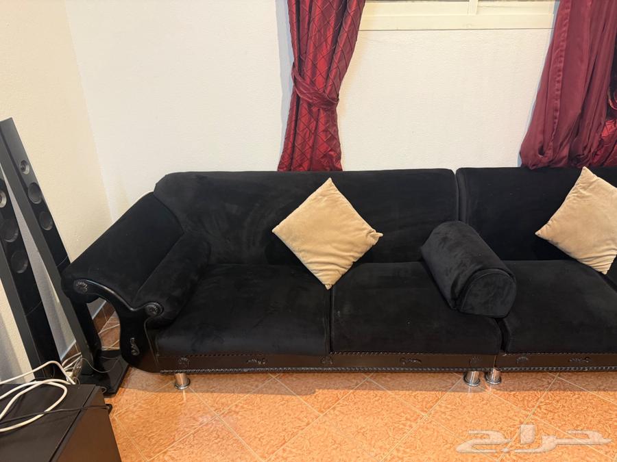 مجلس مع تلفزيون و طاولات64224687176579111