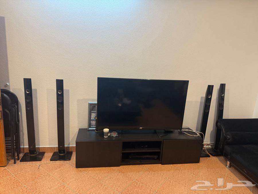 مجلس مع تلفزيون و طاولات64224687176579114