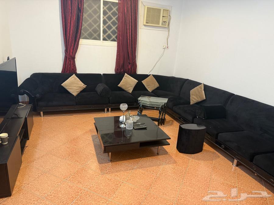 مجلس مع تلفزيون و طاولات64224687176579113